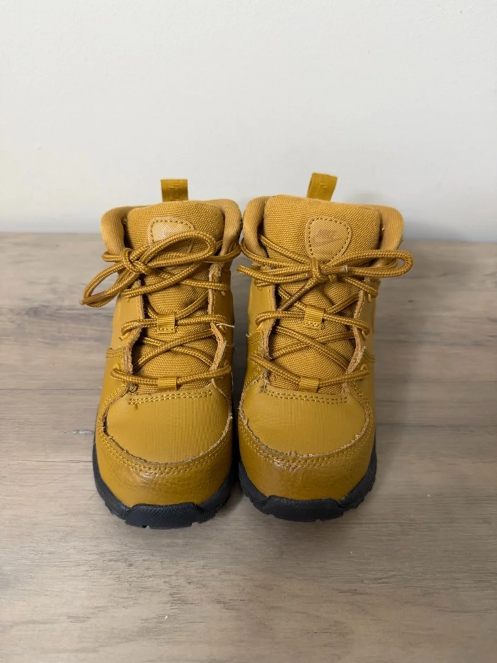 Nike Manoa Toddler Leather Sneaker Hiking Boot Tan Size 8C